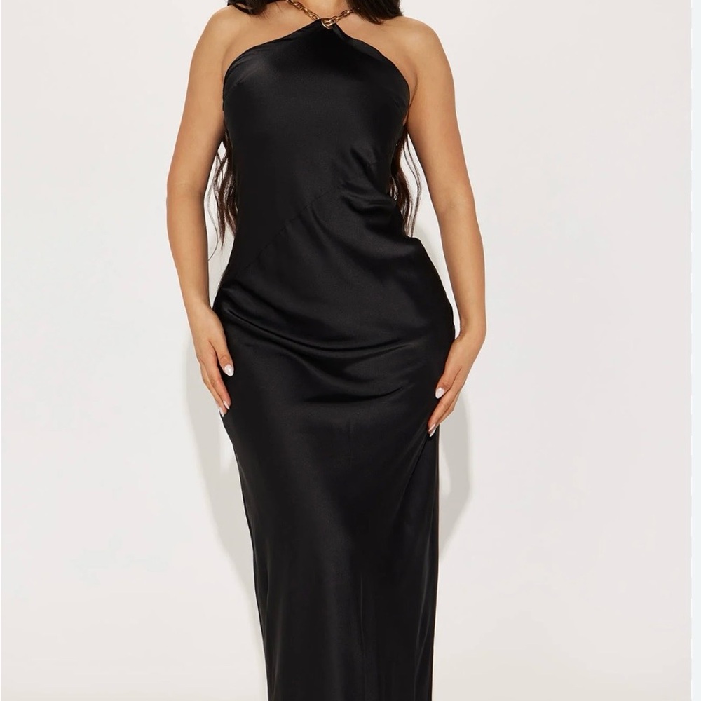 Elegant black Gown with gold chain straps by Fashion Nova. NWT